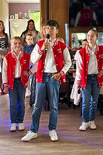 Fruehs KG KoenigDuiss 2025-10-05 03  Oktoberfest Feeling - Auf geht´s morgens um 11 Uhr in der Tennis Gaststätte des DSC Preussen an der Futterstraße. Da hat die KG Königreich Duissern zum „Wies`n Frühschoppen“ geladen.