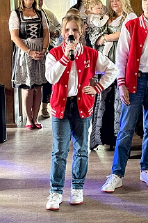 Fruehs KG KoenigDuiss 2025-10-05 06  Oktoberfest Feeling - Auf geht´s morgens um 11 Uhr in der Tennis Gaststätte des DSC Preussen an der Futterstraße. Da hat die KG Königreich Duissern zum „Wies`n Frühschoppen“ geladen.