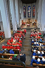 01 AuftaktNordVer 2025-11-07 02  Langer Samstag, der 8. November  - Am Samstagmorgen stand in der Abteikirche der karnevalistische Gottesdienst in Hamborm an. Mit eine kleinen Umzug ging’ s zum dortigen Rathaus. Karnevalsauftakt der Nordvereine. Am frühen Abend dann in Laar zu Rot-Goldenen KG und später zur Party zum Hoppeditzerwachen bei der KG Sonniger Süden. : DVPJ, Holger II, Kinderprinz Phil II., Prinzessin, Mia I., Prinzessin Mia I., HDK, Duisburg, Karneval, Helau, Tollität, Event, Session 2024, Session 2025, Hauptausschuss, Gemeinschaft, Hauptausschuss Karneval Duisburg, Duisburg ist echt