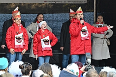 01 AuftaktNordVer 2025-11-07 42  Langer Samstag, der 8. November  - Am Samstagmorgen stand in der Abteikirche der karnevalistische Gottesdienst in Hamborm an. Mit eine kleinen Umzug ging’ s zum dortigen Rathaus. Karnevalsauftakt der Nordvereine. Am frühen Abend dann in Laar zu Rot-Goldenen KG und später zur Party zum Hoppeditzerwachen bei der KG Sonniger Süden. : DVPJ, Holger II, Kinderprinz Phil II., Prinzessin, Mia I., Prinzessin Mia I., HDK, Duisburg, Karneval, Helau, Tollität, Event, Session 2024, Session 2025, Hauptausschuss, Gemeinschaft, Hauptausschuss Karneval Duisburg, Duisburg ist echt