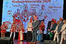 Kuerung Steinhof 2026-01-04 067  Unsere Kürung - Premiere - Im so genannten „Gürzenich“ von Duisburg, dem Steinhof in Huckingen fand am Sonntag, 4. Januar 2026, zum ersten Mal die Kürung einer Kinderprinzencrew statt. Wir sind nun als Prinz Juls I., Prinzessin Aileen I. mit Hofmarschall Sami und Pagin Paula der Stadt Duisburg 2026 inthronisiert. : DVPJ, Holger II, Kinderprinz Phil II., Prinzessin, Mia I., Prinzessin Mia I., HDK, Duisburg, Karneval, Helau, Tollität, Event, Session 2024, Session 2025, Hauptausschuss, Gemeinschaft, Hauptausschuss Karneval Duisburg, Duisburg ist echt