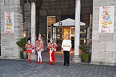 01 Das Wecken 2026- 02-14 11  Unser Tag - ein schöner Tag - Es war 8 Uhr in der Früh als wir am Samstagmorgen, 14. Februar, als wir mit Musik am WYNDHAM Hotel Duisburger Hof geweckt wurden. Danach ging es dann nach Hamborn wo „unser“ Kinderkarnevalszug pünktlich um 11:11 Uhr startete. Zu Mittagszeit gab es dann anschließend eine Empfang für uns und die Teneriffa Delegation. : DVPJ, Toni I, Kinderprinz Juls I., Juls I., Prinzessin, Aileen I., Prinzessin Aileen I., HDK, Duisburg, Karneval, Helau, Tollität, Event, Session 2025, Session 2026, Hauptausschuss, Gemeinschaft, Hauptausschuss Karneval Duisburg, Duisburg ist echt