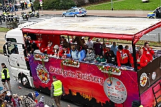 02 Der Zug 2026- 02-14 35  Unser Tag - ein schöner Tag - Es war 8 Uhr in der Früh als wir am Samstagmorgen, 14. Februar, als wir mit Musik am WYNDHAM Hotel Duisburger Hof geweckt wurden. Danach ging es dann nach Hamborn wo „unser“ Kinderkarnevalszug pünktlich um 11:11 Uhr startete. Zu Mittagszeit gab es dann anschließend eine Empfang für uns und die Teneriffa Delegation. : DVPJ, Toni I, Kinderprinz Juls I., Juls I., Prinzessin, Aileen I., Prinzessin Aileen I., HDK, Duisburg, Karneval, Helau, Tollität, Event, Session 2025, Session 2026, Hauptausschuss, Gemeinschaft, Hauptausschuss Karneval Duisburg, Duisburg ist echt