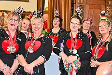 02 Prinzenfrueh Rafthaus 2026- 02-16 13  Rosenmontag 2026 - Es war eigentlich ein toller Tag, wenn nur das Wetter mitgespielt hätte. Beim Wecken von Prinz Toni I. vor dem WYNDHAM Hotel Duisburger Hof war es schon recht ungemütlich. Danach dann ein paar warme Stunden in unserem Rat, beim Prinzenwecken mit OB Sören Link. Pünktlich zum Start des Rosenmontagszugs geht es los mit dem Regen, bis auf kurze Momente hielt er an bis zum Ende des Zuges. Nachdem sich Alle im König Pilsener Festzelt auf gewärmt hatten, kamen auf der Bühne die Verabschiedung von uns, der Kinderprinzencrew 2026, und Prinz Toni I. : DVPJ, Toni I, Kinderprinz Juls I., Juls I., Prinzessin, Aileen I., Prinzessin Aileen I., HDK, Duisburg, Karneval, Helau, Tollität, Event, Session 2025, Session 2026, Hauptausschuss, Gemeinschaft, Hauptausschuss Karneval Duisburg, Duisburg ist echt