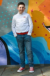 Wahlabend HDK 2026- 04-17 02  Wir sind jetzt die Kinderprinzencrew - In und vor der Mensa der Gesamtschule Stadtmitte war von Beginn großartige Stimmung. Wir, die designierte Kinderprinzencrew mit Prinz Niklas I., Prinzessin Greta I., den Paginen Leonie und Hanna waren   vor der Wahl bei der Präsidentenversammlung ziemlich nervös. Aber später präsentierten wir uns auf der Bühne doch schon recht souverän. Viele Gratulanten war gekommen um uns und dem designierten Stadtprinz Oliver I. zu gratulieren. : DVPJ, Oliver I, Kinderprinz Niklas I., Niklas I., Prinzessin, Greta I., Prinzessin Greta I., HDK, Duisburg, Karneval, Helau, Tollität, Event, Session 2026, Session 2027, Hauptausschuss, Gemeinschaft, Hauptausschuss Karneval Duisburg, Duisburg ist echt