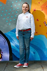 Wahlabend HDK 2026- 04-17 04  Wir sind jetzt die Kinderprinzencrew - In und vor der Mensa der Gesamtschule Stadtmitte war von Beginn großartige Stimmung. Wir, die designierte Kinderprinzencrew mit Prinz Niklas I., Prinzessin Greta I., den Paginen Leonie und Hanna waren   vor der Wahl bei der Präsidentenversammlung ziemlich nervös. Aber später präsentierten wir uns auf der Bühne doch schon recht souverän. Viele Gratulanten war gekommen um uns und dem designierten Stadtprinz Oliver I. zu gratulieren. : DVPJ, Oliver I, Kinderprinz Niklas I., Niklas I., Prinzessin, Greta I., Prinzessin Greta I., HDK, Duisburg, Karneval, Helau, Tollität, Event, Session 2026, Session 2027, Hauptausschuss, Gemeinschaft, Hauptausschuss Karneval Duisburg, Duisburg ist echt