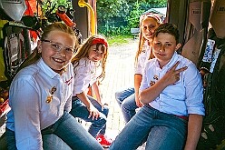 01 Sommerf GrafschFunken 2026- 06-13  04  Sommerfeste zum Ersten - Wir fuhren zum ersten Sommerfest auf die andre Rheinseite nach Moers. Der Besuch bei den Grafschafter Funken gehört schon zur Tradition. Danach erwartete uns ein großartiger Empfang beim Heimspiel auf dem Sommerfest unserer Stadtgarde. : DVPJ, Oliver I, Kinderprinz Niklas I., Niklas I., Prinzessin, Greta I., Prinzessin Greta I., HDK, Duisburg, Karneval, Helau, Tollität, Event, Session 2026, Session 2027, Hauptausschuss, Gemeinschaft, Hauptausschuss Karneval Duisburg, Duisburg ist echt