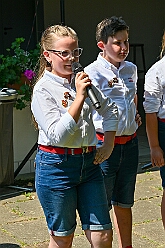 01 Sommerf RW HambMarxl 2026- 06-20 06  Sommerfeste bei 30° C im Schatten - 20. Juni, an diesem heißen Samstag starteten wir auf dem Sommerfest der 1. Gr. KG Rot-Weiß Hamborn-Marxloh. Vom Norden führte uns dann der Weg in den Westen, das Sommerfest der Narrenzunft in Homberg war das Ziel. Die letzte Station war dann die „Sommerschnauze“, das Sommerfest vom Tierschutzzentrum Duisburg e.V. : DVPJ, Oliver I, Kinderprinz Niklas I., Niklas I., Prinzessin, Greta I., Prinzessin Greta I., HDK, Duisburg, Karneval, Helau, Tollität, Event, Session 2026, Session 2027, Hauptausschuss, Gemeinschaft, Hauptausschuss Karneval Duisburg, Duisburg ist echt