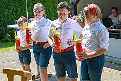 01 Sommerf RW HambMarxl 2026- 06-20 09  Sommerfeste bei 30° C im Schatten - 20. Juni, an diesem heißen Samstag starteten wir auf dem Sommerfest der 1. Gr. KG Rot-Weiß Hamborn-Marxloh. Vom Norden führte uns dann der Weg in den Westen, das Sommerfest der Narrenzunft in Homberg war das Ziel. Die letzte Station war dann die „Sommerschnauze“, das Sommerfest vom Tierschutzzentrum Duisburg e.V. : DVPJ, Oliver I, Kinderprinz Niklas I., Niklas I., Prinzessin, Greta I., Prinzessin Greta I., HDK, Duisburg, Karneval, Helau, Tollität, Event, Session 2026, Session 2027, Hauptausschuss, Gemeinschaft, Hauptausschuss Karneval Duisburg, Duisburg ist echt