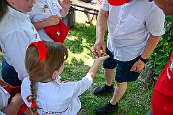 01 Sommerf RW HambMarxl 2026- 06-20 14  Sommerfeste bei 30° C im Schatten - 20. Juni, an diesem heißen Samstag starteten wir auf dem Sommerfest der 1. Gr. KG Rot-Weiß Hamborn-Marxloh. Vom Norden führte uns dann der Weg in den Westen, das Sommerfest der Narrenzunft in Homberg war das Ziel. Die letzte Station war dann die „Sommerschnauze“, das Sommerfest vom Tierschutzzentrum Duisburg e.V. : DVPJ, Oliver I, Kinderprinz Niklas I., Niklas I., Prinzessin, Greta I., Prinzessin Greta I., HDK, Duisburg, Karneval, Helau, Tollität, Event, Session 2026, Session 2027, Hauptausschuss, Gemeinschaft, Hauptausschuss Karneval Duisburg, Duisburg ist echt
