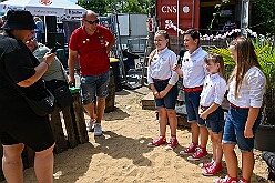 01 Musikt RuhrpottGugg 2026- 07-04 07  Vom Musiktreffen zum Sommerfest - Am Samstag, 4. Juli, besuchten wir zuerst das Musik- und Freundschaftstreffen der „Ruhrpott-Guggis“ auf dem Platz vor „Manu´s Treff“ im Logport. Zum Sommerfest der KG MCV 1979 ging es anschließend dann nach Meiderich an die Bahnhofsstraße. : DVPJ, Oliver I, Kinderprinz Niklas I., Niklas I., Prinzessin, Greta I., Prinzessin Greta I., HDK, Duisburg, Karneval, Helau, Tollität, Event, Session 2026, Session 2027, Hauptausschuss, Gemeinschaft, Hauptausschuss Karneval Duisburg, Duisburg ist echt