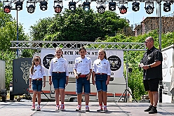 01 Musikt RuhrpottGugg 2026- 07-04 12  Vom Musiktreffen zum Sommerfest - Am Samstag, 4. Juli, besuchten wir zuerst das Musik- und Freundschaftstreffen der „Ruhrpott-Guggis“ auf dem Platz vor „Manu´s Treff“ im Logport. Zum Sommerfest der KG MCV 1979 ging es anschließend dann nach Meiderich an die Bahnhofsstraße. : DVPJ, Oliver I, Kinderprinz Niklas I., Niklas I., Prinzessin, Greta I., Prinzessin Greta I., HDK, Duisburg, Karneval, Helau, Tollität, Event, Session 2026, Session 2027, Hauptausschuss, Gemeinschaft, Hauptausschuss Karneval Duisburg, Duisburg ist echt