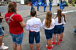 02 Sommerf MCV1979 2026- 07-04 18  Vom Musiktreffen zum Sommerfest - Am Samstag, 4. Juli, besuchten wir zuerst das Musik- und Freundschaftstreffen der „Ruhrpott-Guggis“ auf dem Platz vor „Manu´s Treff“ im Logport. Zum Sommerfest der KG MCV 1979 ging es anschließend dann nach Meiderich an die Bahnhofsstraße. : DVPJ, Oliver I, Kinderprinz Niklas I., Niklas I., Prinzessin, Greta I., Prinzessin Greta I., HDK, Duisburg, Karneval, Helau, Tollität, Event, Session 2026, Session 2027, Hauptausschuss, Gemeinschaft, Hauptausschuss Karneval Duisburg, Duisburg ist echt