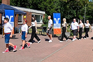 Sommerf KG Baerl 2026- 07-11 05  Blau-Gelbes Sommerfest - Im äußersten Nordwesten, rund 17 Kilometer von der City entfernt, in Baerl feierte die 1. KG Baerl Blau-Gelb e.V. bei strahlendem Sonnenschein auf dem Gelände des TUS Baerl ihr Sommerfest. : DVPJ, Oliver I, Kinderprinz Niklas I., Niklas I., Prinzessin, Greta I., Prinzessin Greta I., HDK, Duisburg, Karneval, Helau, Tollität, Event, Session 2026, Session 2027, Hauptausschuss, Gemeinschaft, Hauptausschuss Karneval Duisburg, Duisburg ist echt